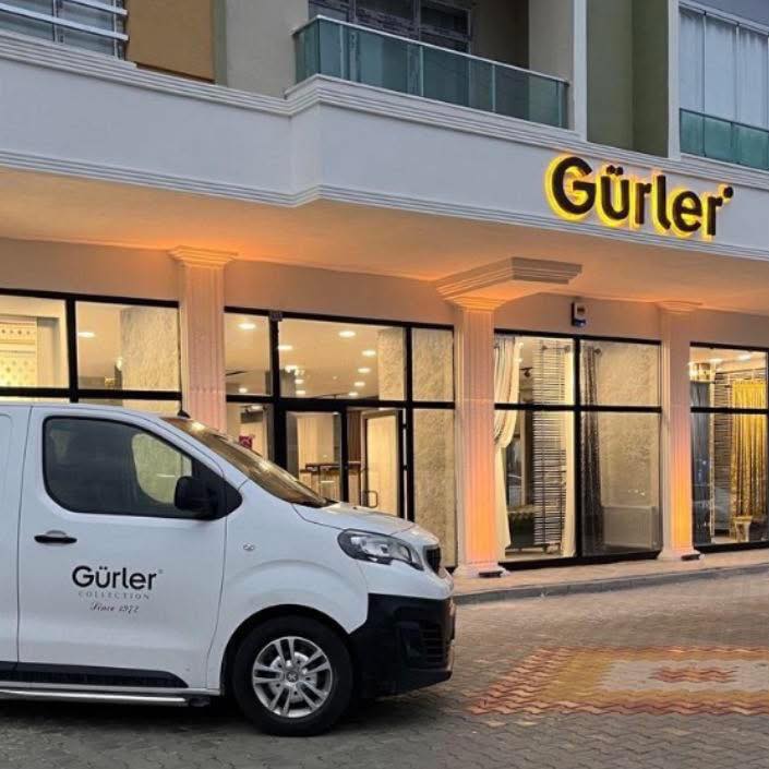 GÜRLER COLLECTİON PERDE DÖŞEMELİK KUMAŞ HALI DUVAR KAĞIDI YATAK Logo